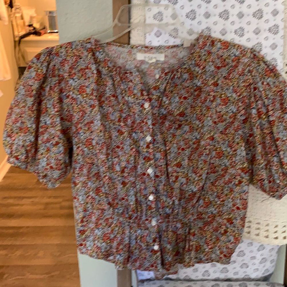 Really flattering Doen cropped Blouse